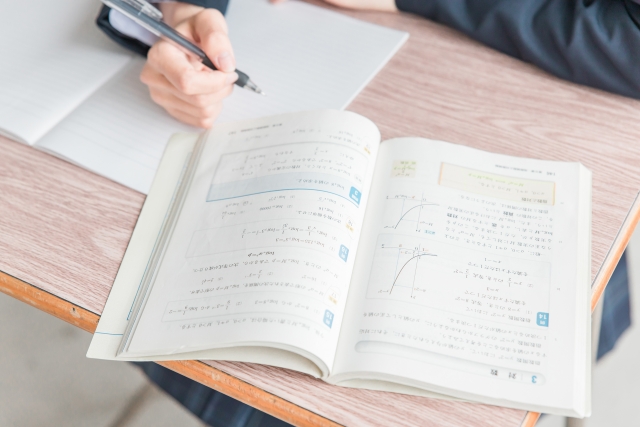 勉強する子ども